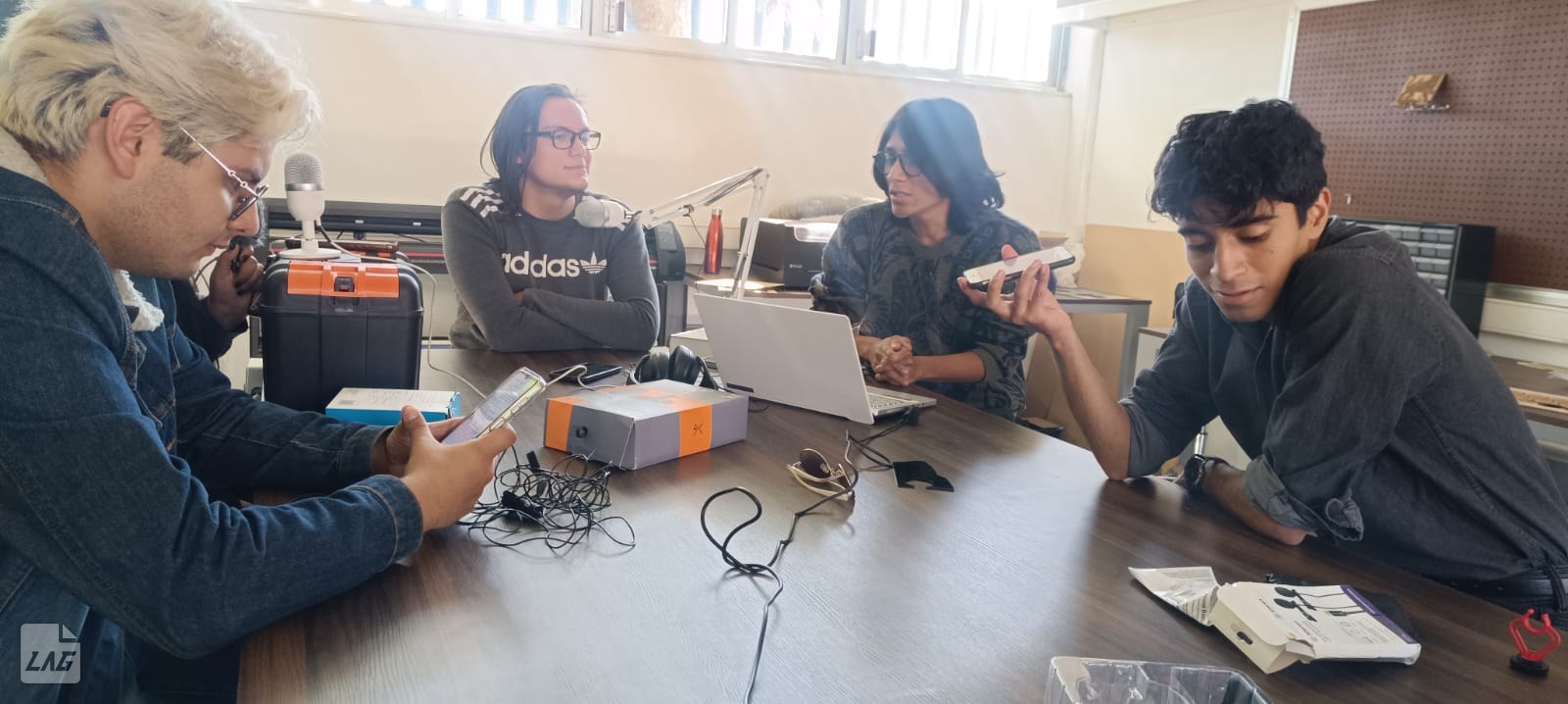 Grabando un podcast sobre desarrollo de videojuegos como Microsoft Learn Student Ambassador